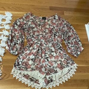 Floral romper with lace detail